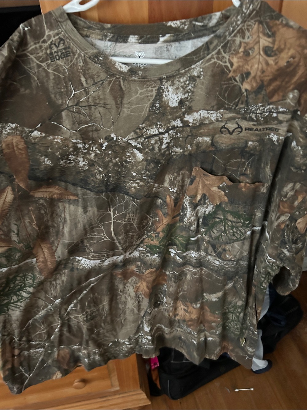 Realtree Men's Realtree Camo short Sleeve Shirt in Brown and Green